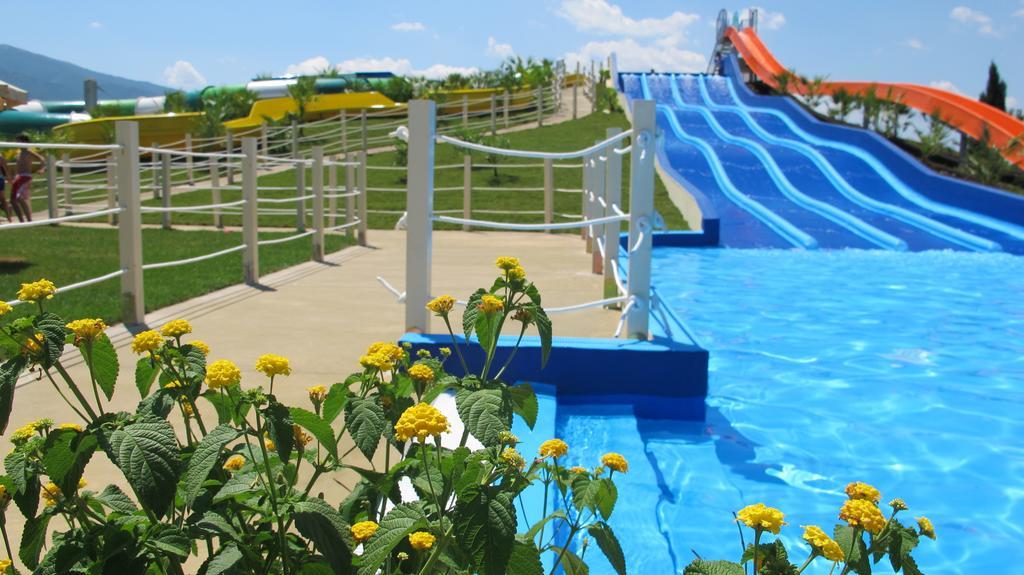 Hotel & Resort Le Colombare Foligno Exterior photo